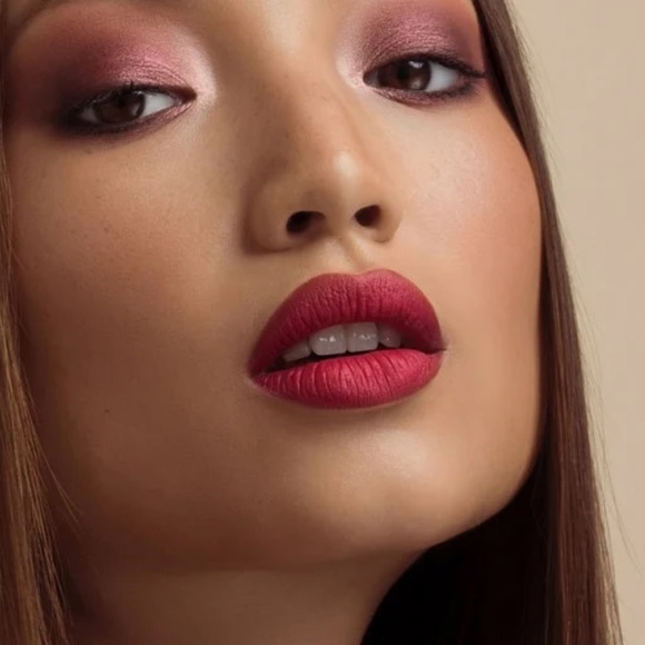 IL MAKIAGE Long-Wear Matte Lip Cream (Matte Guilty 404) - Picture 4 of 4